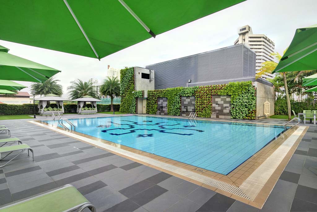 otel-havuz-yapay-cicek