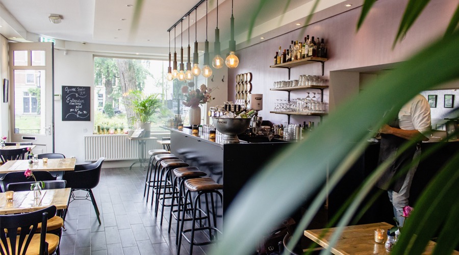 cafe-yapay-cicek-dekorasyonu