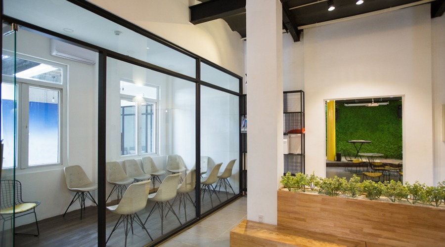 ofis-yapay-cicek-dekorasyonu